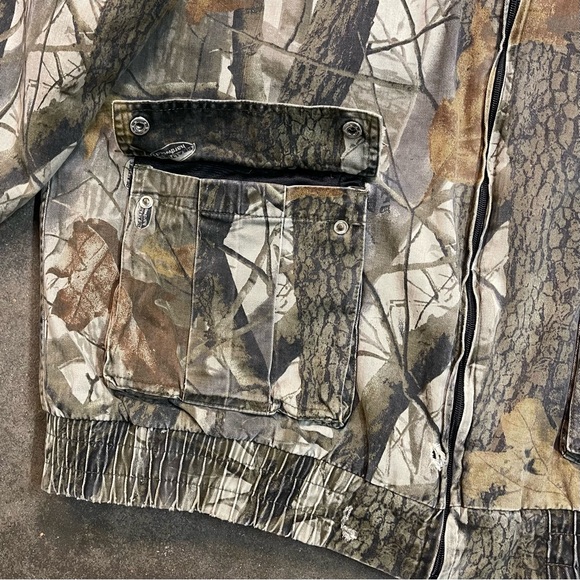 Outfitters Ridge Realtree Hardwoods Camo Hooded Jacket - Picture 4 of 10